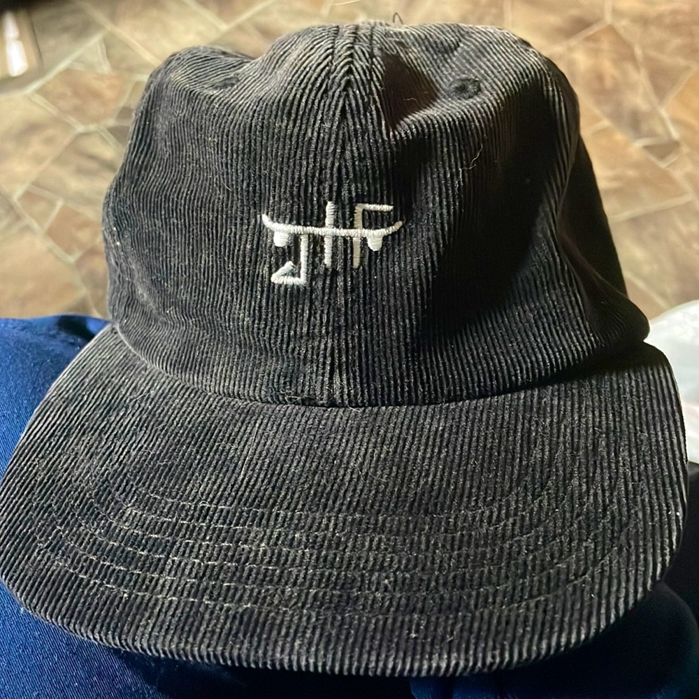 Black hat with adjustable strap back . Cotton.